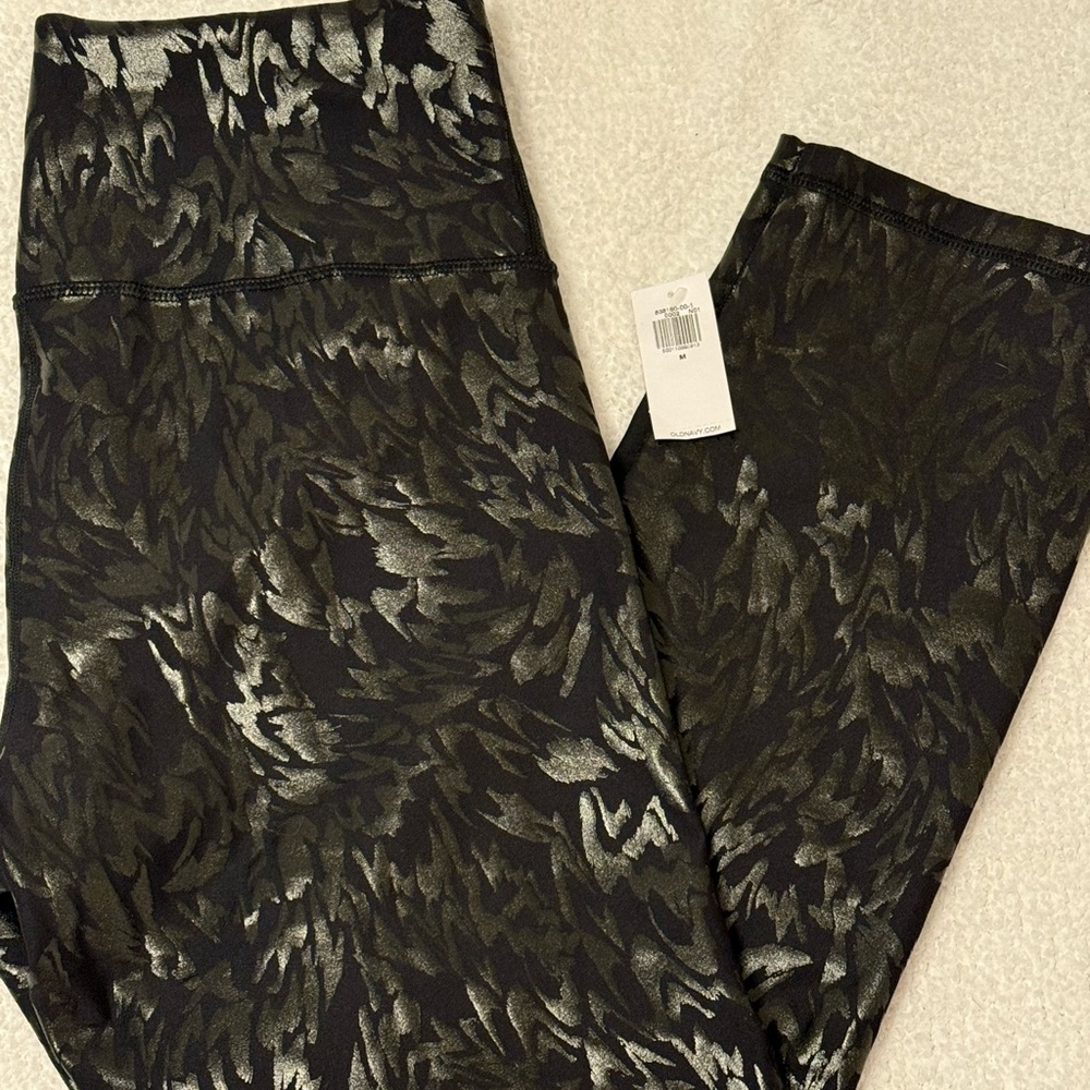 Old Navy Active Powersoft Leggings NWT Medium shiny black